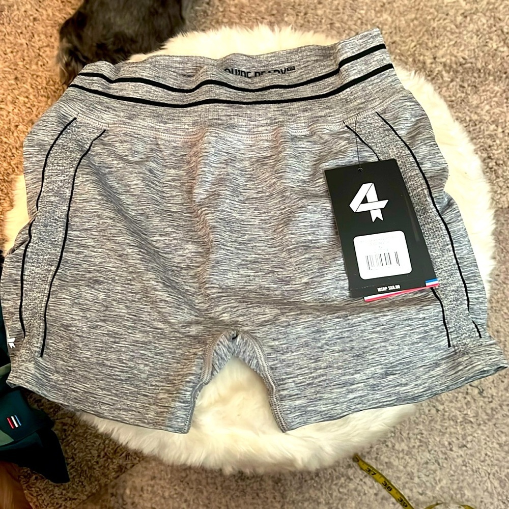 Nwt Fourlaps Aero  seamless workout shorts 3 inches